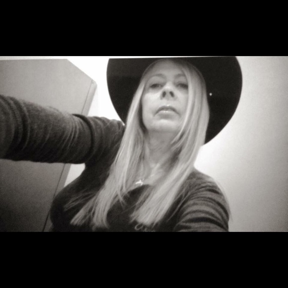 Meet your Posher, Jennifer - Picture 1 of 1